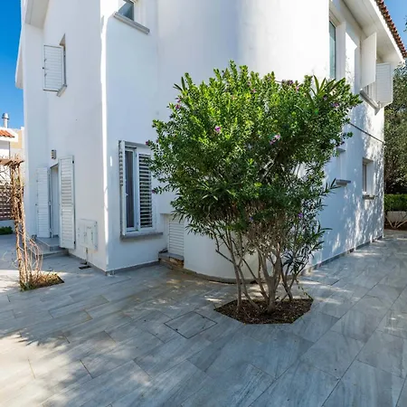 Juliet Villa *